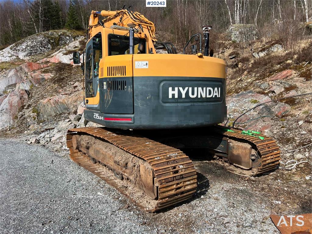 Hyundai Robex 235 LCR-9 w/ Excavator bucket and gps 2012 20243 Robex 235 LCR-9 w/ Excavator bucket and gps 2012 1 Crawler ...