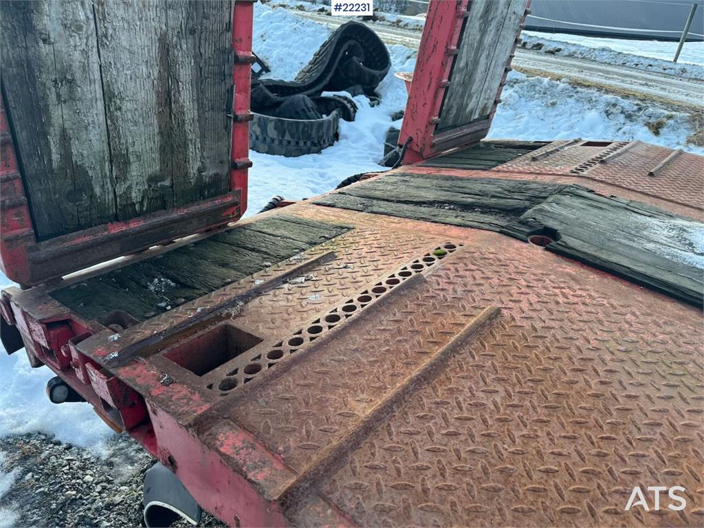 Istrail machine semi-trailer with hydraulic loading ramps 2007 22231 Istrail machine semi-trailer with hydraulic loading r...