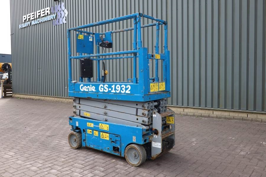 Genie GS1932 Electric, Working Height 7.8 m, 227kg Capac 2013 GENIE - GS1932 - 90011 GS1932 Electric, Working Height 7.8 m...