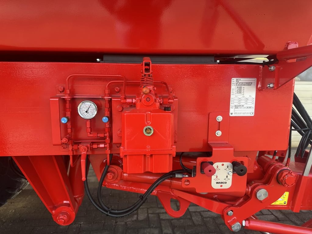 Heavy machinery product image - Image 8 of 15