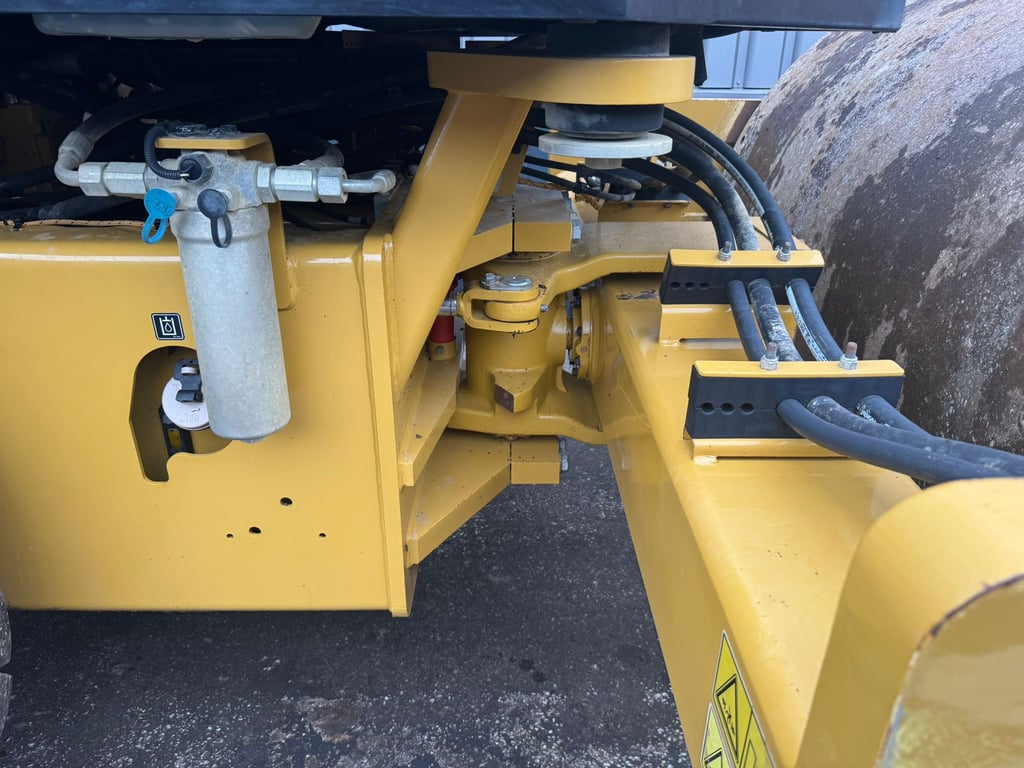 Caterpillar CS64B 2018 00033742 CS64B 2018 1 image 15