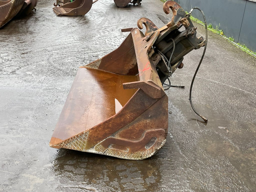 Verachtert tilting bucket CW-40 bucket witdh: 2400mm 70001956 Verachtert tilting bucket CW-40 bucket witdh: 2400mm 1 image 2