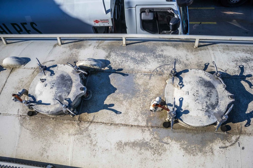 RENAULT PREMIUM 320 DXI+CITERNE ALIMENTAIRE ( engine problem) 2007 E59175 Renault PREMIUM 320 DXI+CITERNE ALIMENTAIRE ( en...