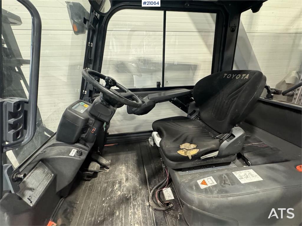 Toyota 7FBMF30 Counterbalance Forklift 2012 21064 7FBMF30 Counterbalance Forklift 2012 1 Forklift image 10