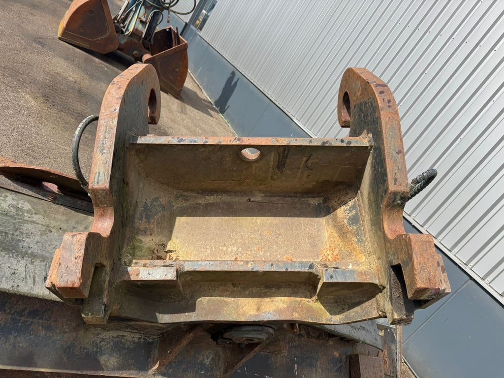 Tilting Bucket CW45 27-42 tons excavator 70001932 Tilting Bucket CW45 27-42 tons excavator 1 image 9