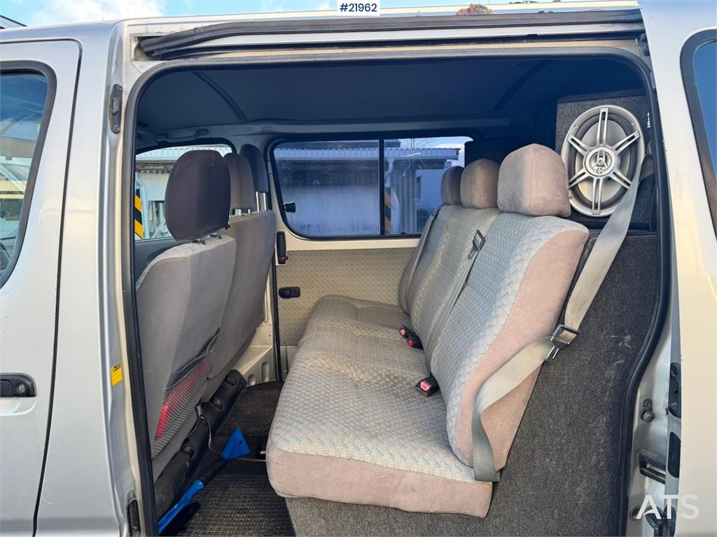 Toyota Hiace 4WD. Lots of rust. 6 seats! 2003 21962 Hiace 4WD. Lots of rust. 6 seats! 2003 1 Closed vans image 15