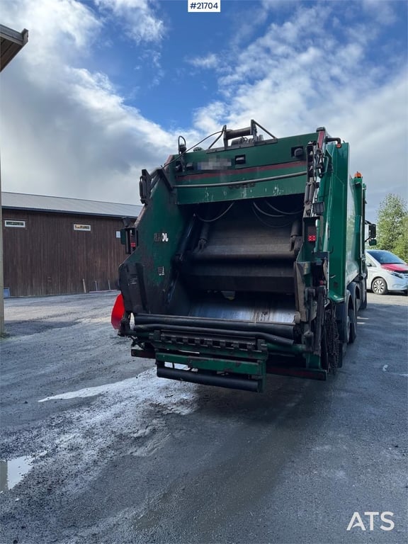 Volvo FM410 2-Chamber Refuse Truck. 2017 21704 FM410 2-Chamber Refuse Truck. 2017 1 image 4