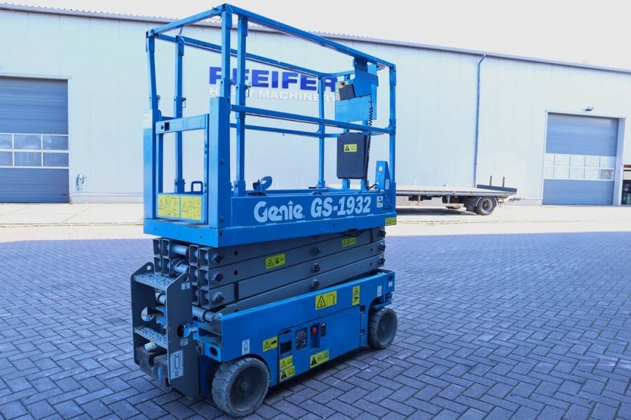 Genie GS1932 Electric, Working Height 7.8 m, 227kg Capac 2013 GENIE - GS1932 - 90015 GS1932 Electric, Working Height 7.8 m...