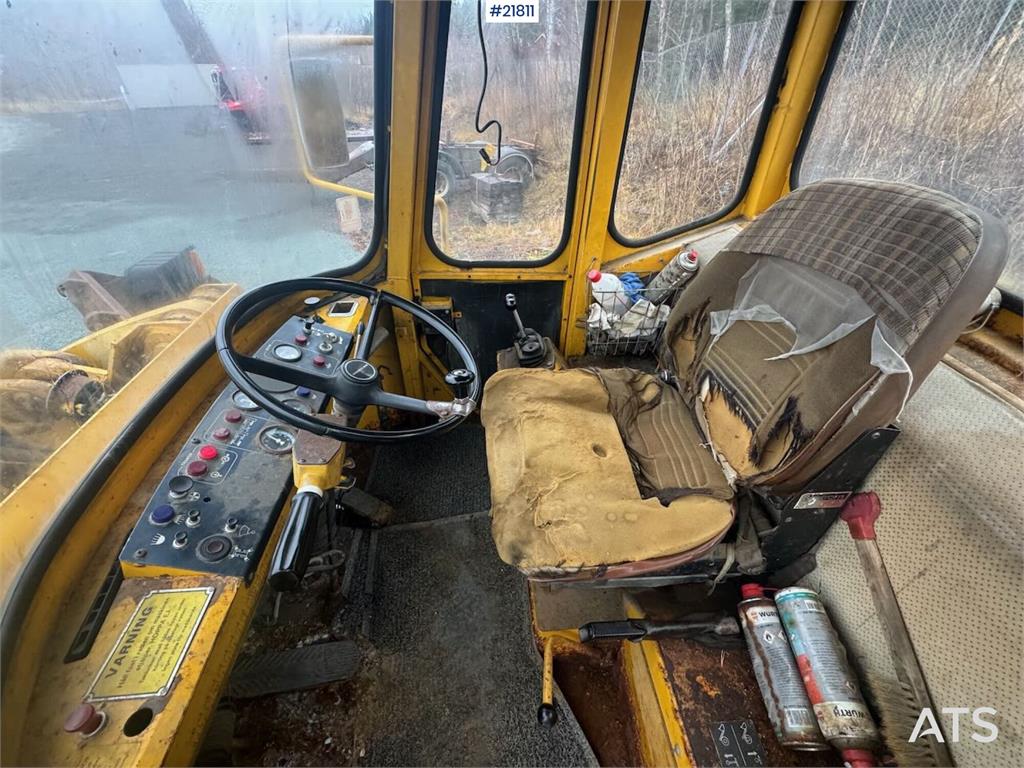 Volvo LM1240 wheel loader. WATCH VIDEO 1975 21811 LM1240 wheel loader. WATCH VIDEO 1975 1 Wheel Loaders image 15