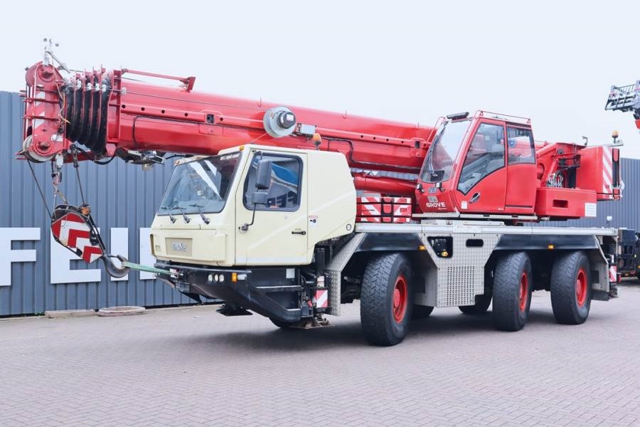 Grove GMK3060 Diesel, 6x6x6 Drive, 60t Capacity, 43m Mai 2015 GROVE - GMK3060 - 90056 GMK3060 Diesel, 6x6x6 Drive, 60t Cap...