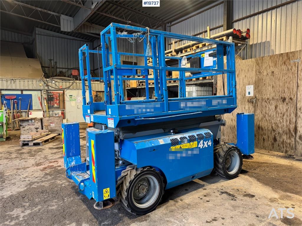 Genie GS3268 Scissor Lift. 1010 hours! 2008 19737 GS3268 Scissor Lift. 1010 hours! 2008 1 image 4