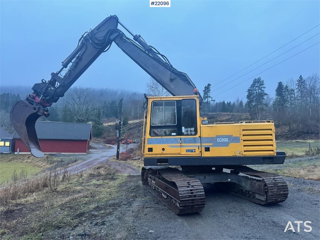 Volvo EC200 crawler excavator with rototilt and narrow b 1998 22096 EC200 crawler excavator with rototilt and narrow b 199...
