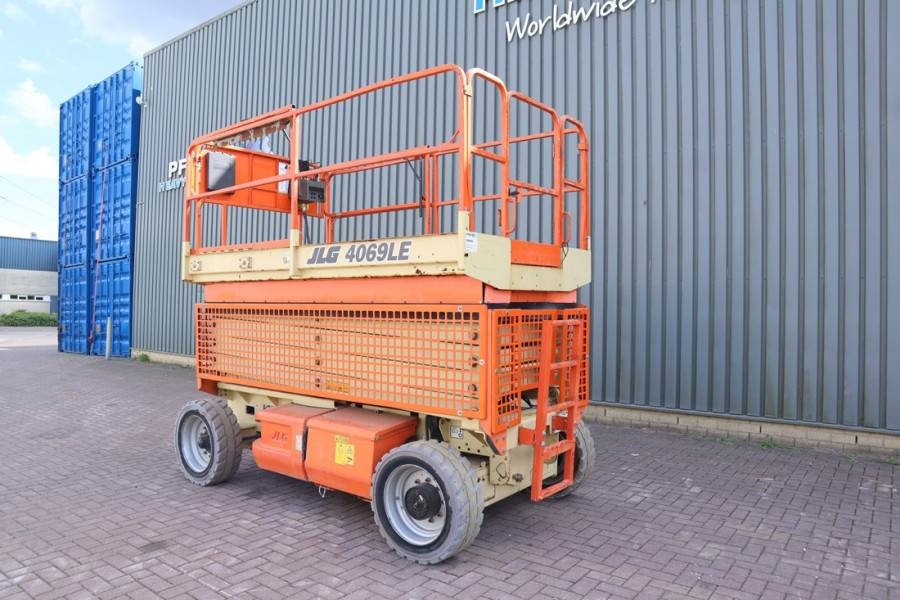 JLG M4069 Hybrid, 14.2m Working Height, 360kg Capacity 2008 JLG - M4069 - 90063 M4069 Hybrid, 14.2m Working Height, 360kg ...
