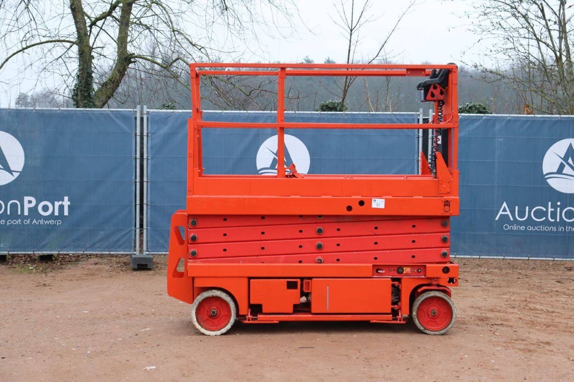 Scissor Lift Genie Electric 2004 2004 2004 1 Scissor Lifts image 2