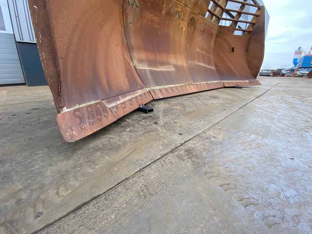 Caterpillar D9U Blade 2020 00030125 D9U Blade 2020 1 image 9