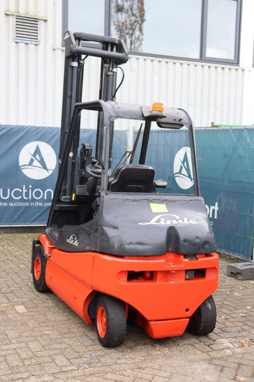 Heftruck Linde E25-02 Elektrisch 2500kg 2002 2002 E25-02 2002 1 Forklift image 4