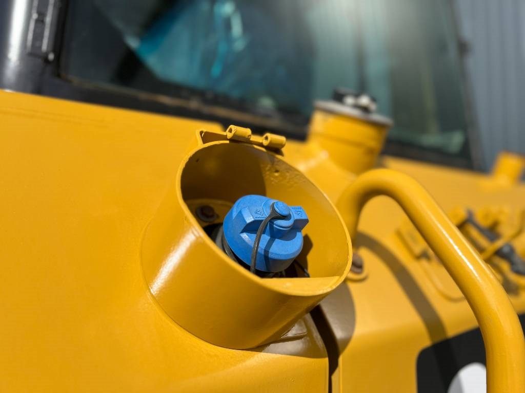 CAT D6N LGP 2016 208862 D6N LGP 2016 1 Dozers image 5