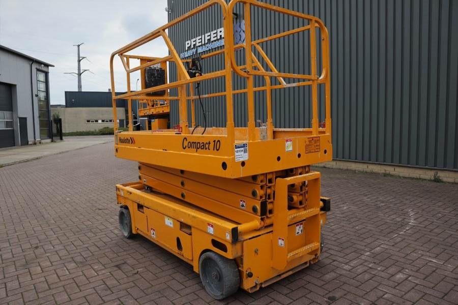 Haulotte Compact 10 Electric, 10m Working Height, 450kg Cap 2011 HAULOTTE - Compact 10 - 61855 Compact 10 Electric, 10m Wo...
