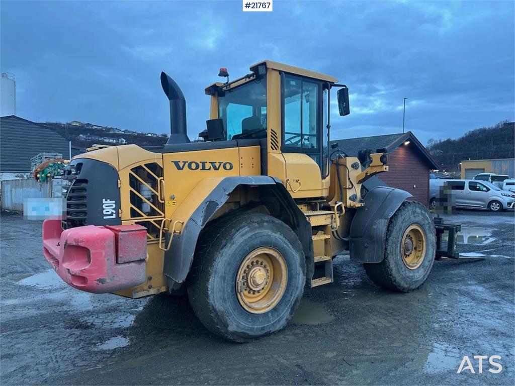 Volvo L90F wheel loader w/ Volvo gravel bucket. WATCH VI 2011 21767 L90F wheel loader w/ Volvo gravel bucket. WATCH VI 201...