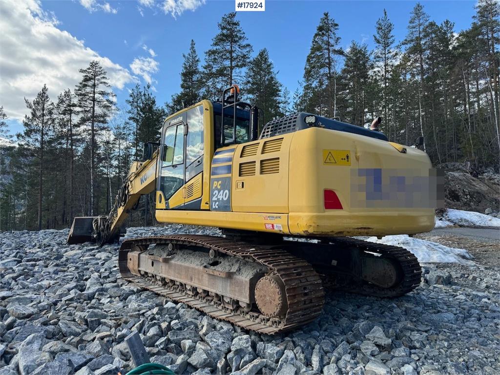 Komatsu PC240LC-10 crawler excavator w/ sanding bucket and 2014 17924 PC240LC-10 crawler excavator w/ sanding bucket and 2...