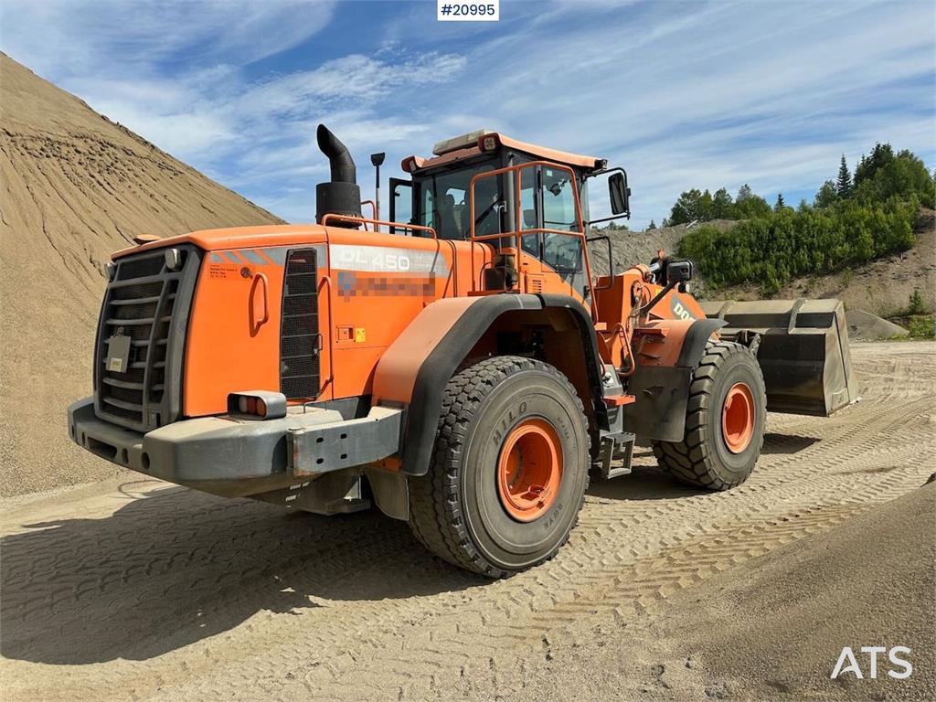 Doosan DL 450-3 wheel loader w/ bucket and scale. WATCH V 2012 20995 DL 450-3 wheel loader w/ bucket and scale. WATCH V 20...