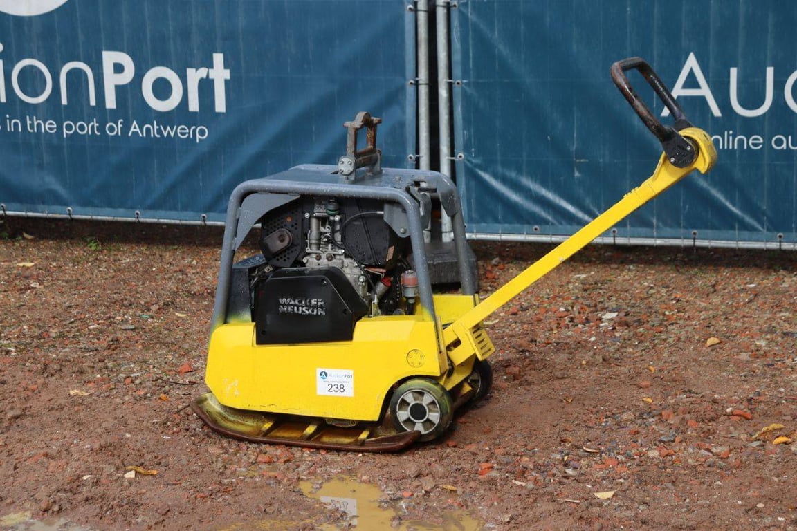Vibrating plate Wacker Neuson DPU3760 Diesel 4.2kW 2017 2017 Neuson DPU3760 2017 1 image 2