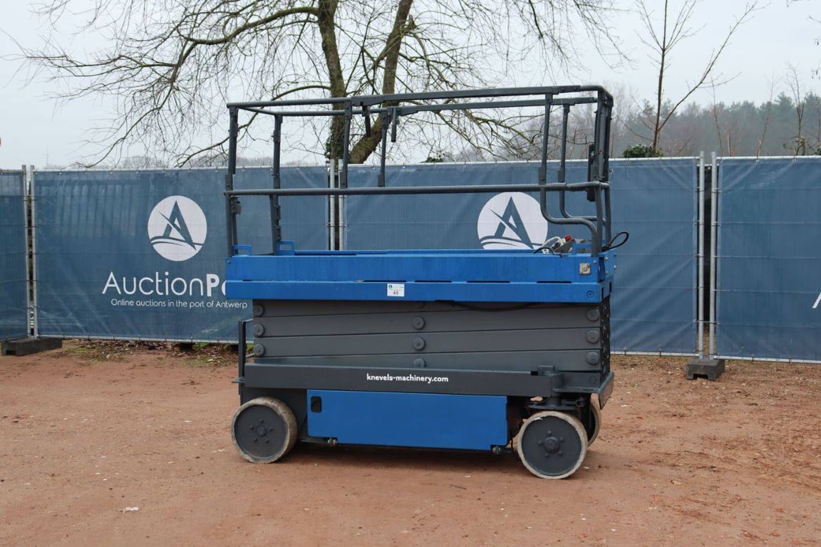 Scissor lift Aichi Electric 1 Scissor Lifts image 3