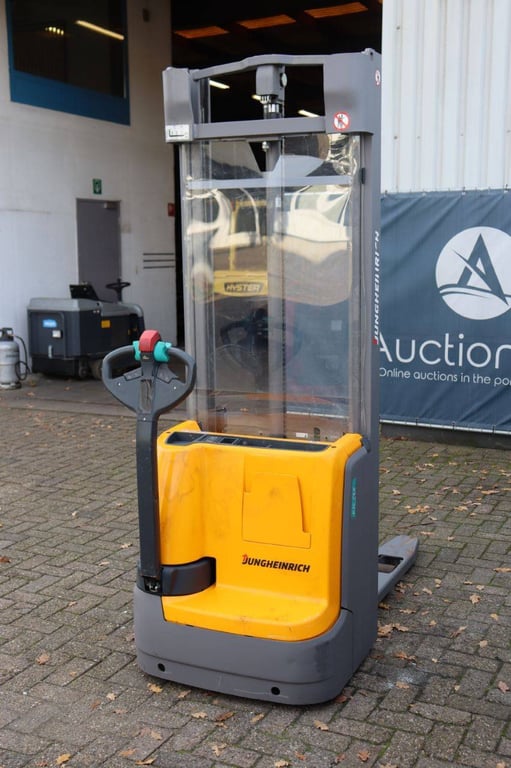Stacker Jungheinrich EJC 112 Electric 1200kg 2016 2016 EJC 112 2016 1 image 6