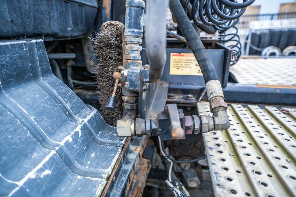 MAN TGS 33.440 BLS - MANUAL - BIG AXLES 2008 E64933 TGS 33.440 BLS - MANUAL - BIG AXLES 2008 1 image 14