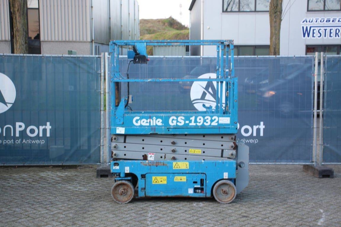 Scissor lift Genie GS-1932 Electric 7.8m 2006 2006 GS-1932 2006 1 Scissor Lifts image 2