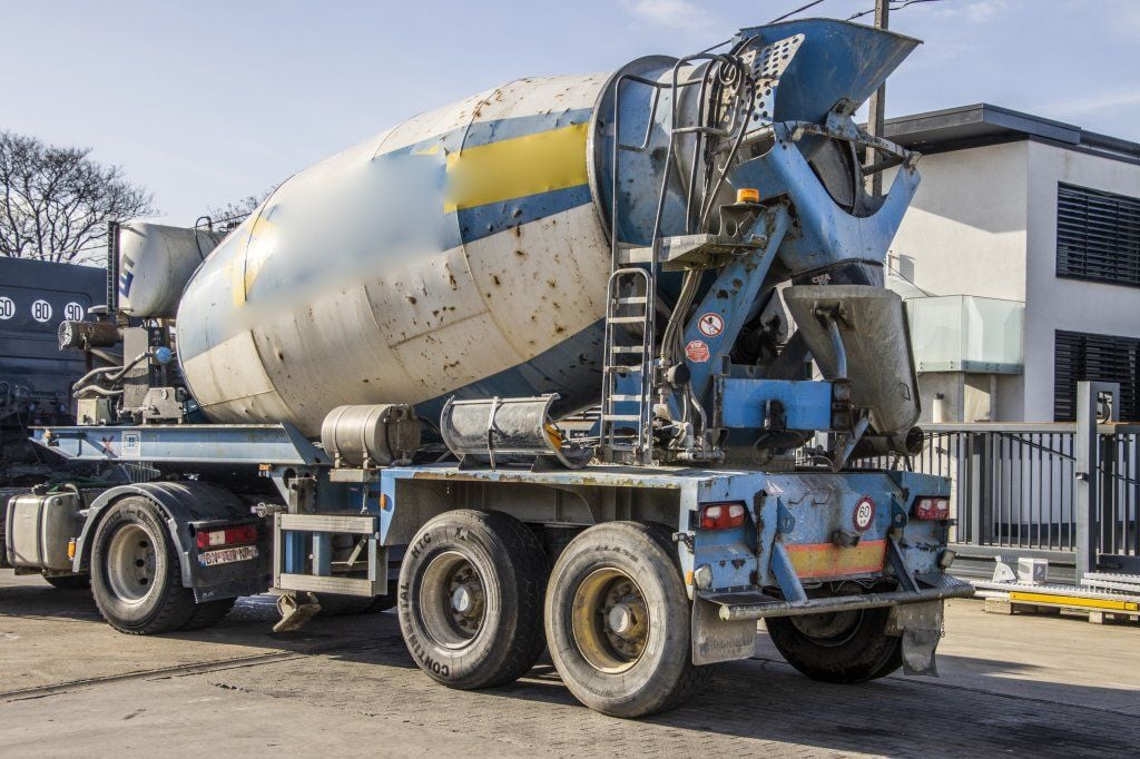 MOL BETON MIXER/MALAXEUR/MISCHER 10M3+MOTOR/MOTEUR 2006 E56020 MOL BETON MIXER/MALAXEUR/MISCHER 10M3+MOTOR/MOTEUR 2006 1 i...