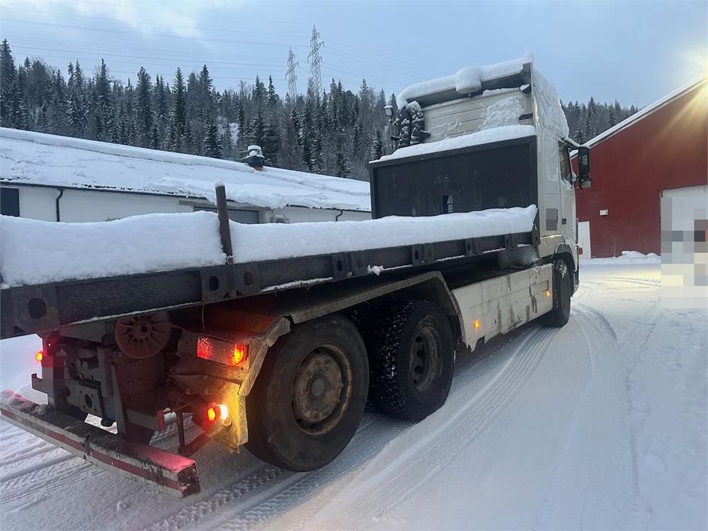 Volvo FH12 snow-plow equipped hook truck with flatbed – 2005 21930 FH12 snow-plow equipped hook truck with flatbed – 2005 ...