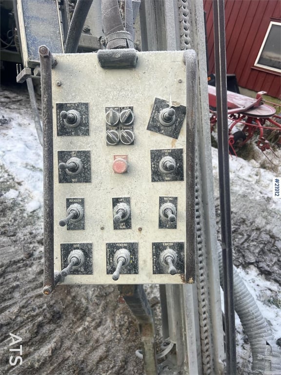 Nemek 503 TXI drilling rig w/ low hours for age 1996 21912 Nemek 503 TXI drilling rig w/ low hours for age 1996 1 image 25