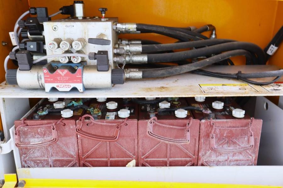 Haulotte Compact 12RTE Electric, 12m Working Height, 450kg 2011 HAULOTTE - Compact 12RTE - 63600 Compact 12RTE Electric, 1...