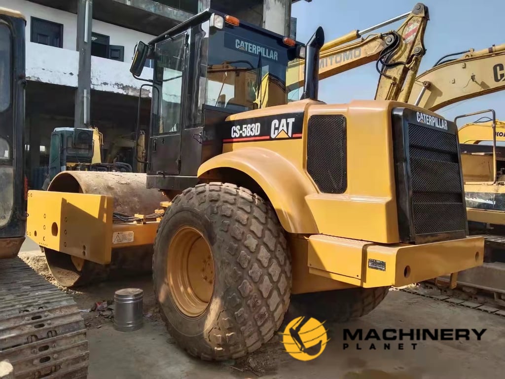 Caterpillar CS583D Road Roller Original good price CS583D 2019 1 image 3