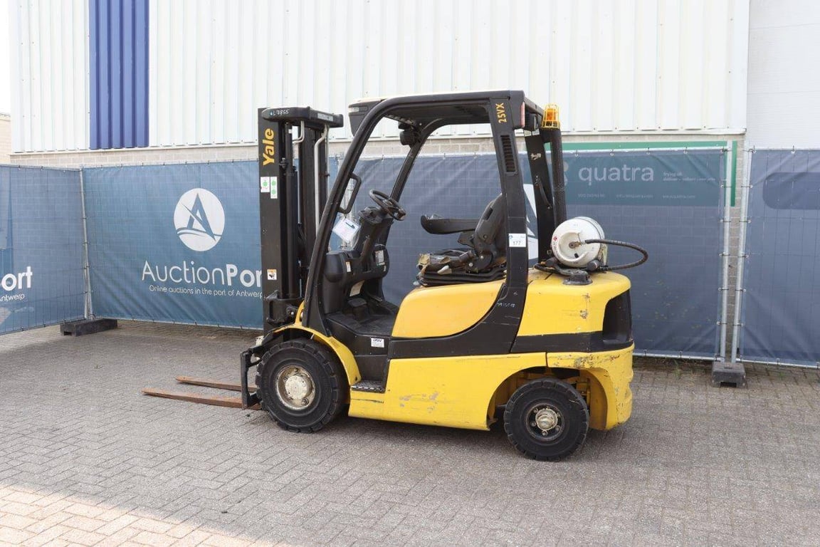 Forklift Yale GLP25VX F2170 LPG 2490kg 2011 2011 GLP25VX F2170 2011 1 Forklift image 3