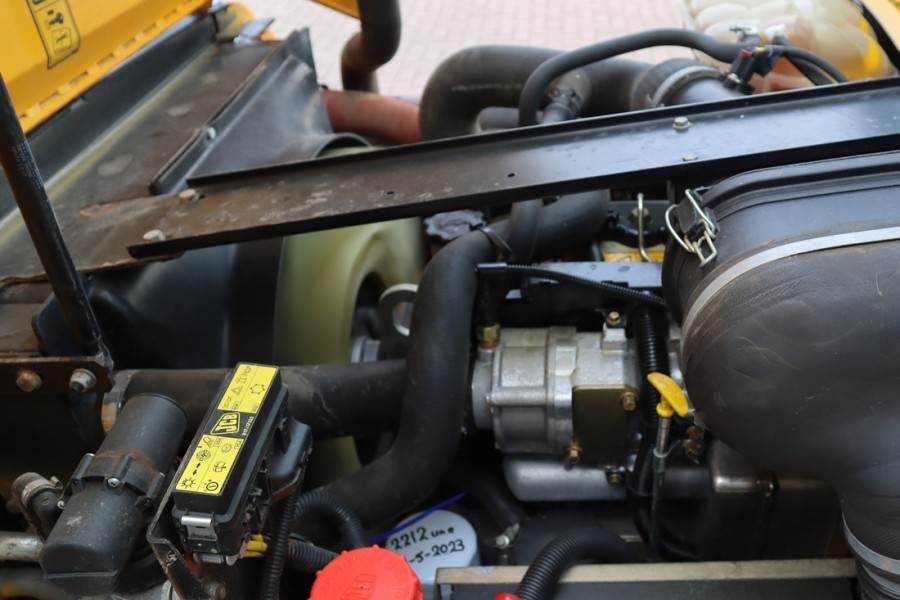 JCB 926 Diesel, 4x4 Drive, Triplex mast, 5500mm Liftin 2014 JCB - 926 - 61439 926 Diesel, 4x4 Drive, Triplex mast, 5500mm ...