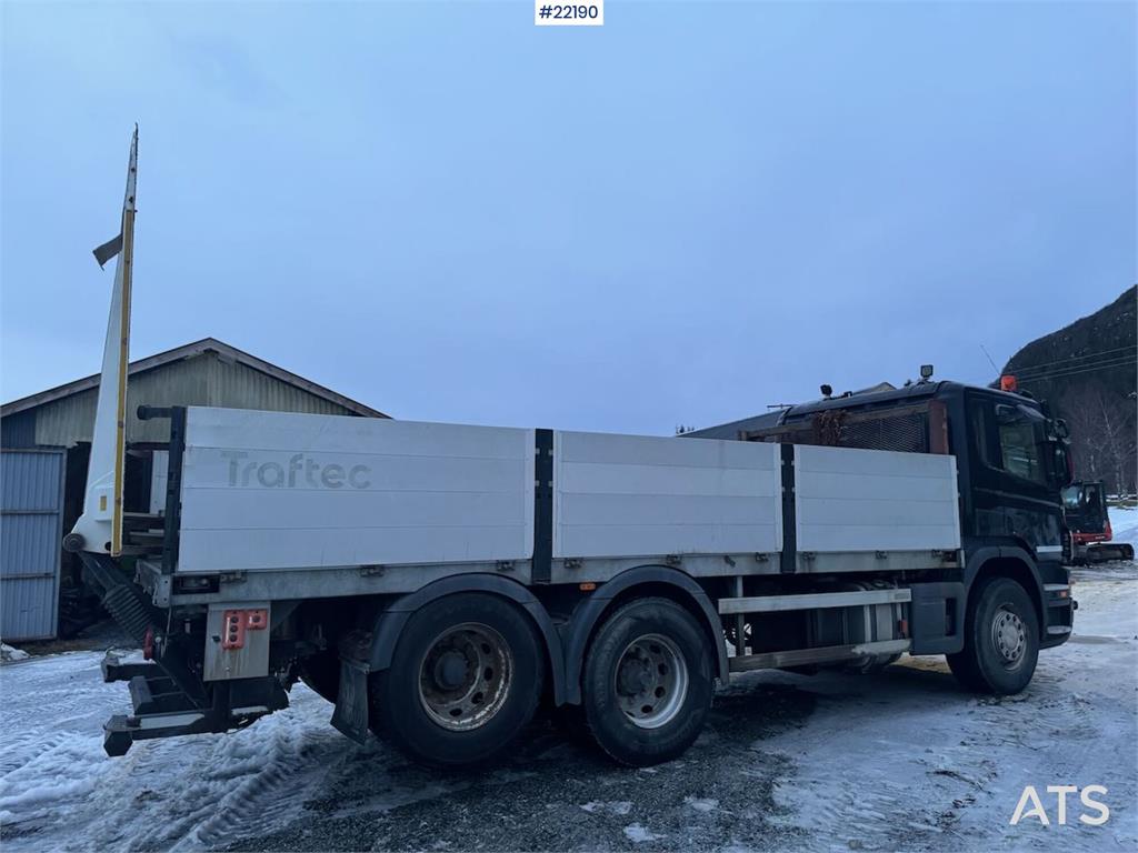 Scania P340 flatbed truck with tail lift – only 155,000 k 2005 22190 P340 flatbed truck with tail lift – only 155,000 k 20...
