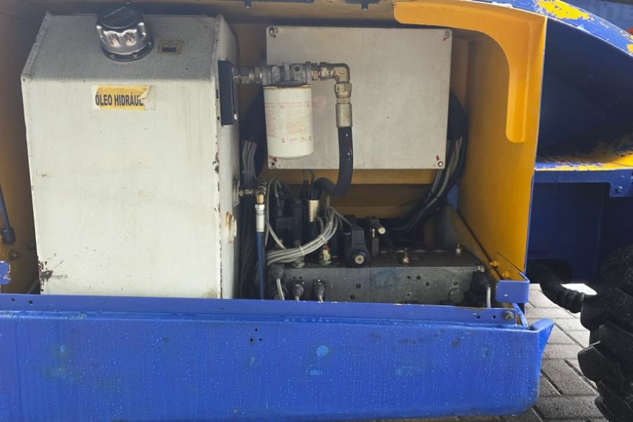 Haulotte Compact 12DX Diesel, 4x4 Drive, 12m Working Height 2005 HAULOTTE - Compact 12DX - 90086 Compact 12DX Diesel, 4x4 ...