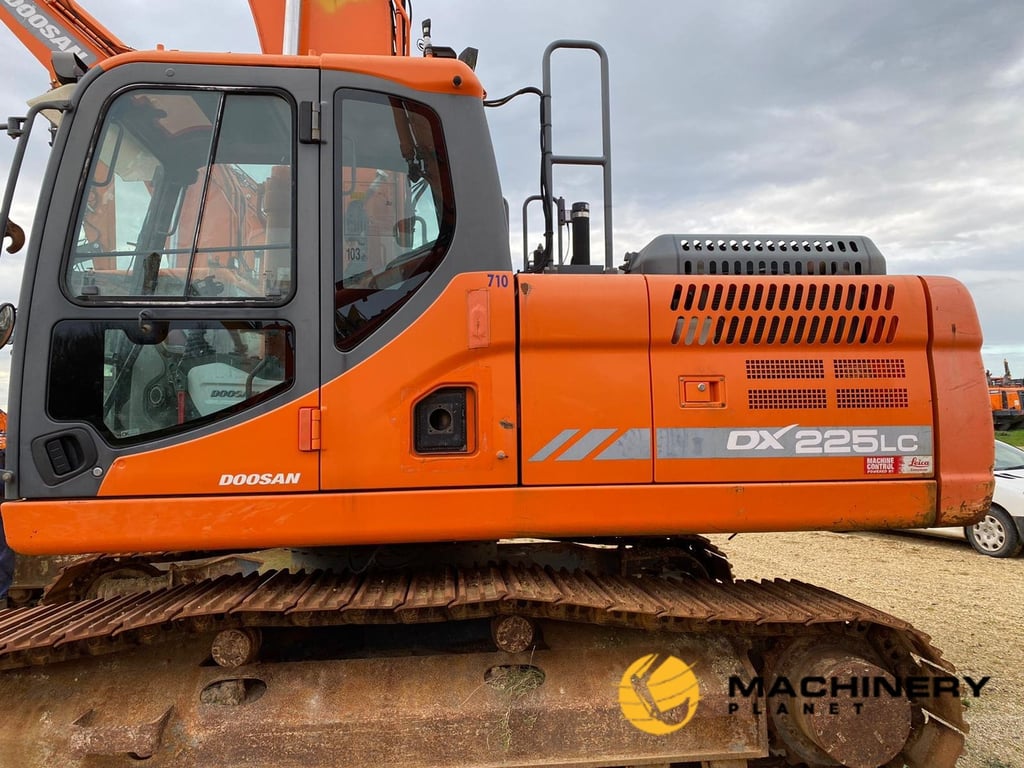 Heavy machinery product image - Image 8 of 11