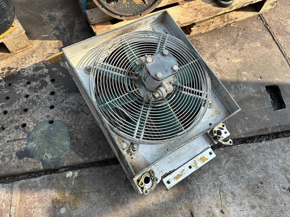 CAT 214 B FT radiator 5075 214 B FT radiator 1 Wheeled Excavators image 2