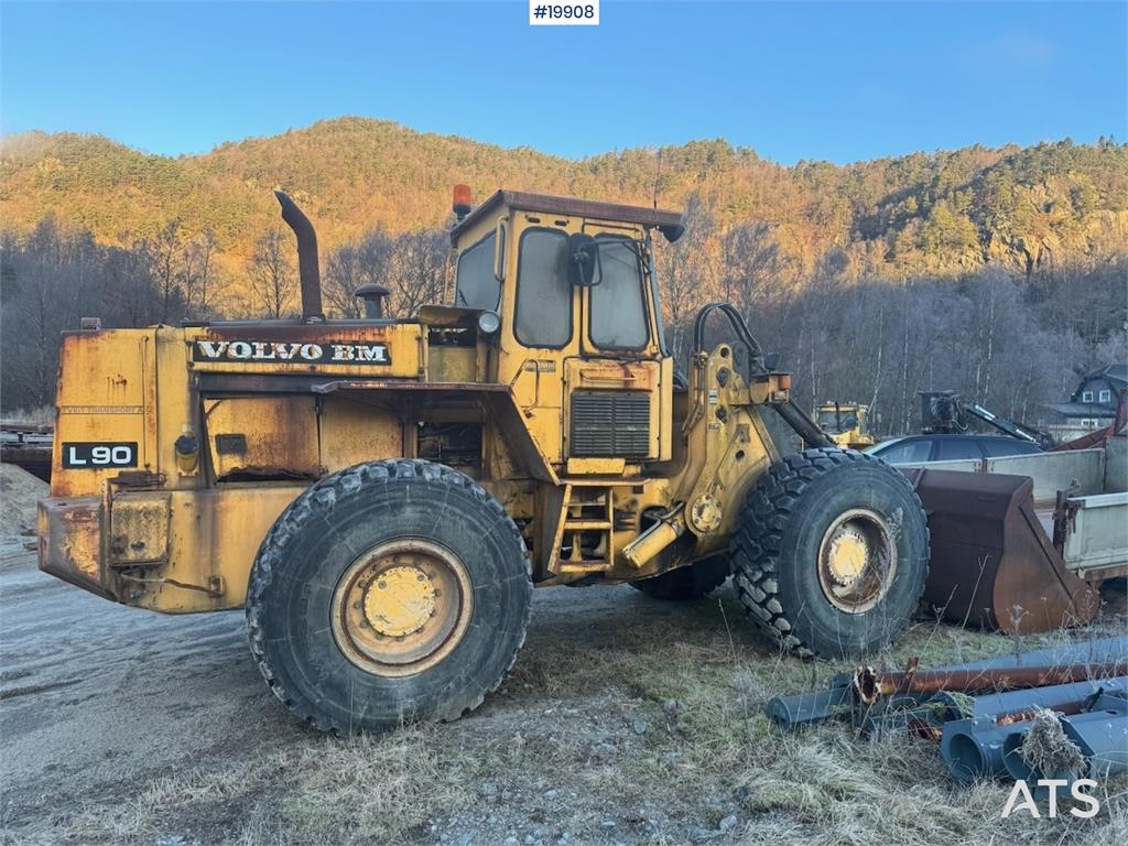 Volvo L90 Wheel Loader w/ Bucket 1987 19908 L90 Wheel Loader w/ Bucket 1987 1 Wheel Loaders image 3