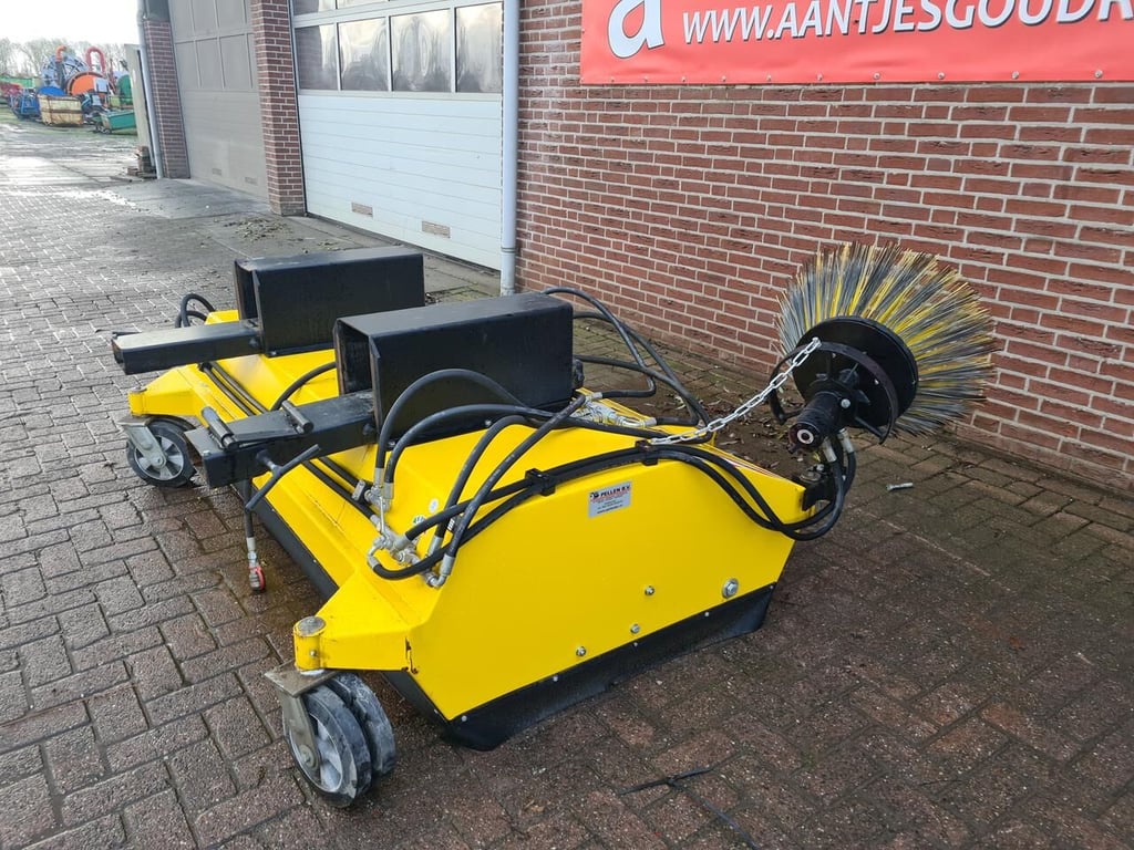 MTS bezem met lepel insteek 2018 9389 MTS bezem met lepel insteek 2018 1 image 2