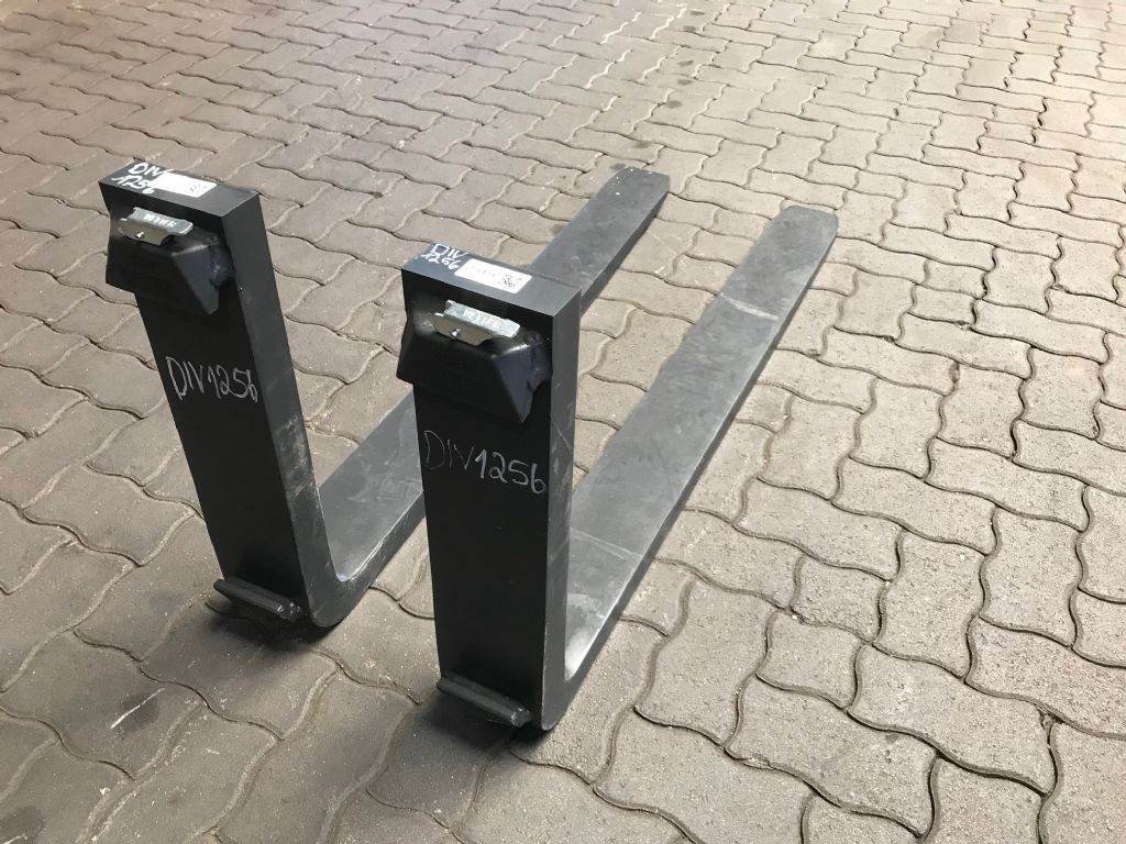 Vetter 2500 kg @600mm Gabelzinken 1200 x 100 x 45 2019 DIV1256 Vetter 2500 kg @600mm Gabelzinken 1200 x 100 x 45 2019 1 im...