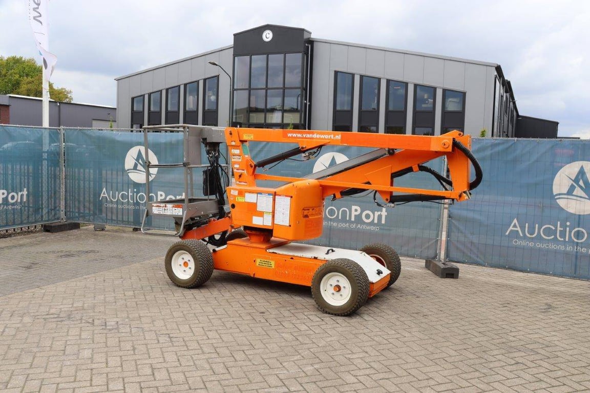Nifty HR12 NE Electric 12.2m Articulated Boom Lift 2009 2009 Nifty HR12 NE 2009 1 image 3