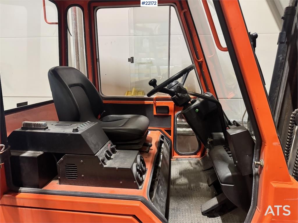 Toyota FBMF20 electric forklift with defective battery. 1997 22172 FBMF20 electric forklift with defective battery. 1997 1...