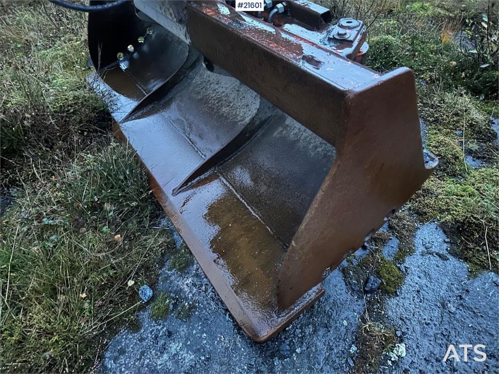 Hyundai Robex 210LC- 3H excavator w/ 5 buckets. Replaced t 1997 21601 Robex 210LC- 3H excavator w/ 5 buckets. Replaced t 1...