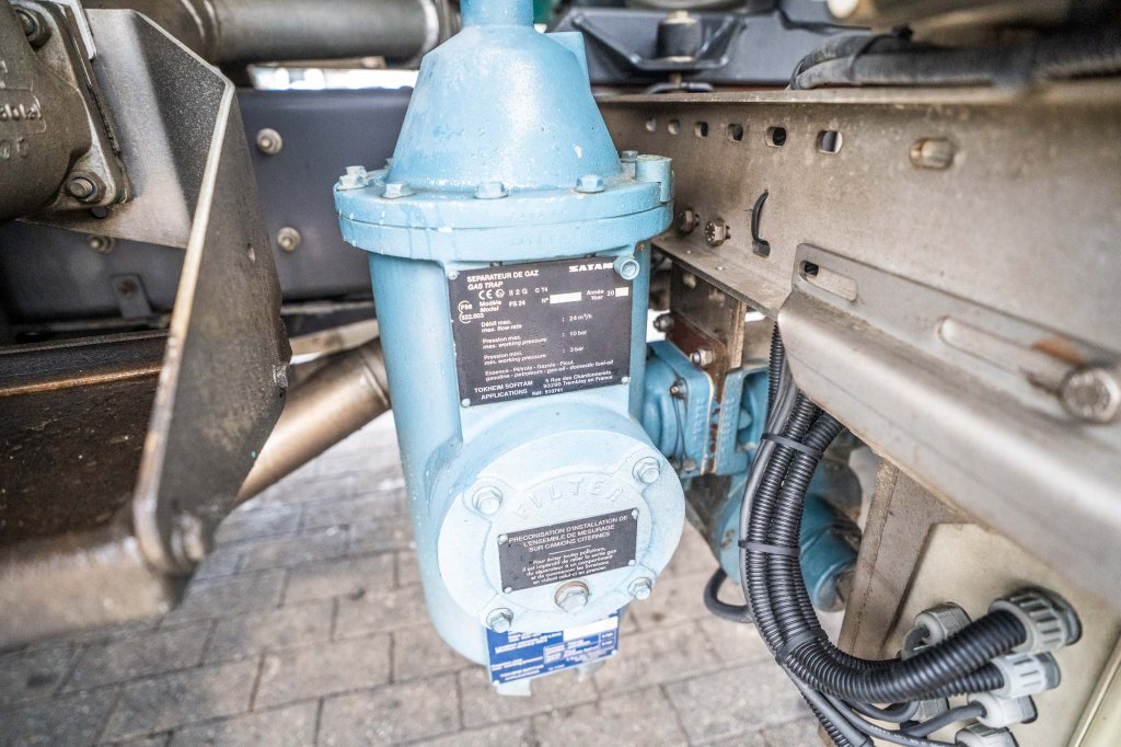 RENAULT MIDLUM 270 DXI + MAGYAR ALU 11000L+5COMP. 2007 E64987 Renault MIDLUM 270 DXI + MAGYAR ALU 11000L+5COMP. 2007 1 ima...