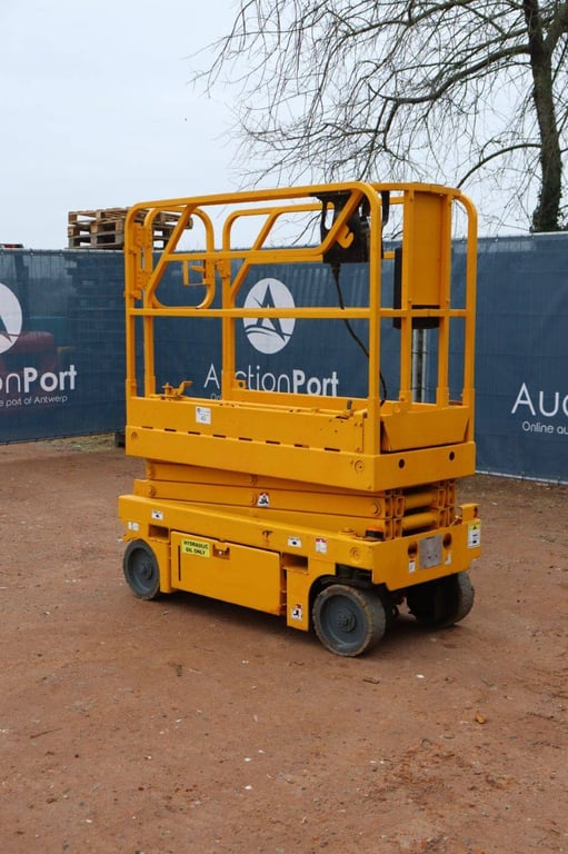 Scissor lift Haulotte OPTILUM 8 Electric 8m 2014 2014 OPTILUM 8 2014 1 Scissor Lifts image 4