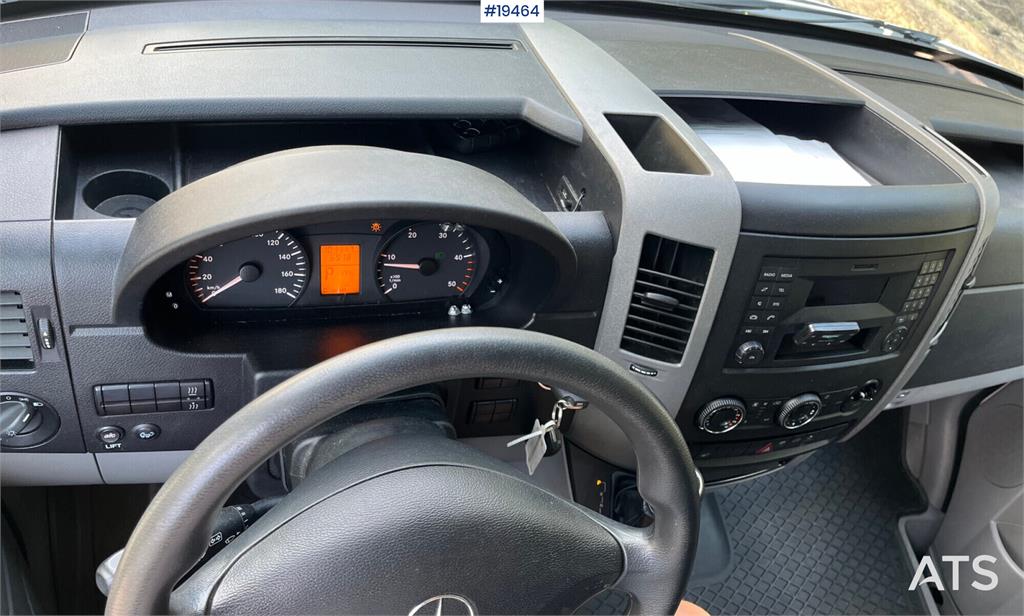Mercedes-Benz Sprinter 316CDI Box truck w/ Lift. 115,000 km. 2015 19464 Sprinter 316CDI Box w/ Lift. 115,000 km. 2015 1 im...